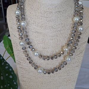 Lustrous Pearl and Crystal Necklace